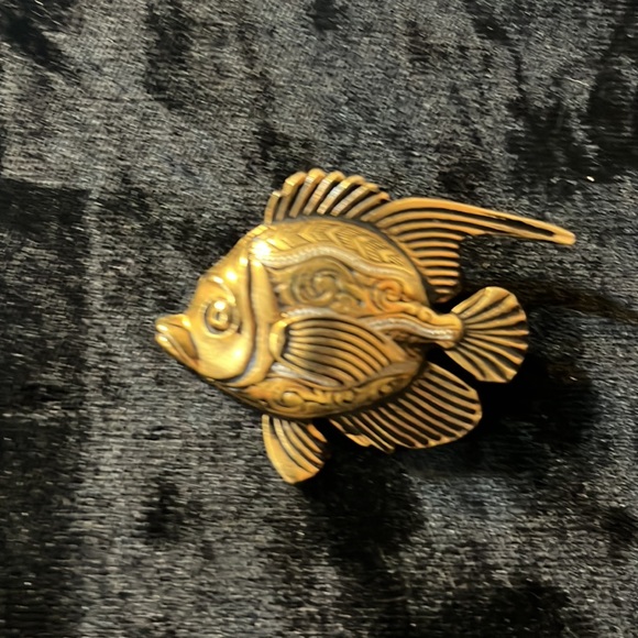 Signed “Spain” Vintage Goldtone Fish Pin - Picture 1 of 9